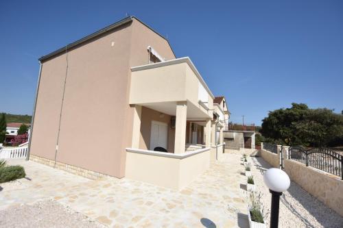 Apartments Mais Tisno