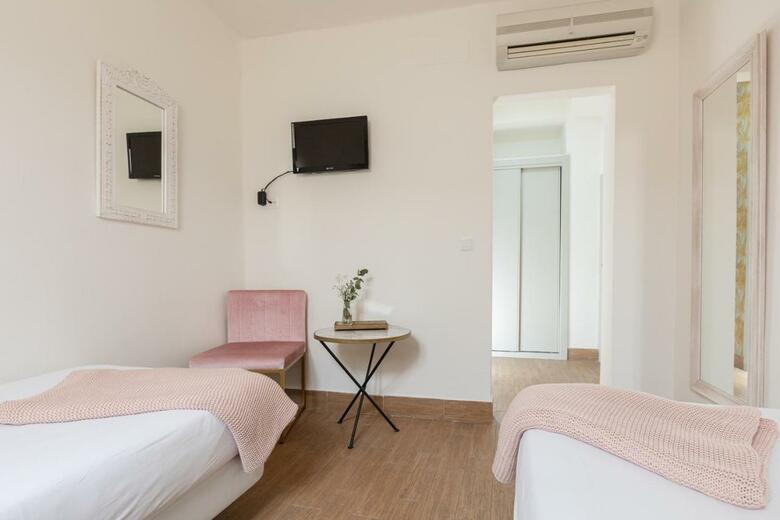 Hostal N�a Santa Cruz