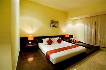 Iyara Beach Hotel & Plaza
