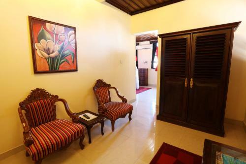 Chavda Hotel