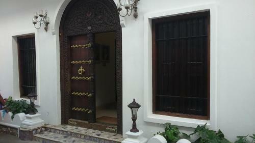 Chavda Hotel