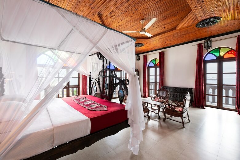 Tembo House Hotel