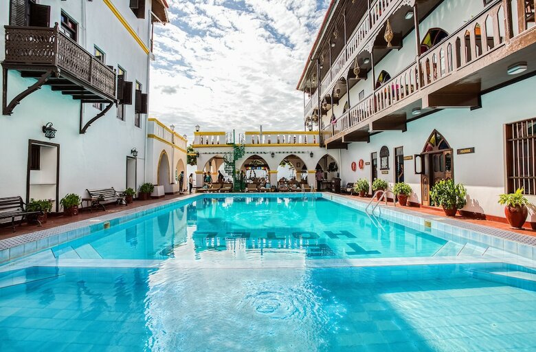 Tembo House Hotel