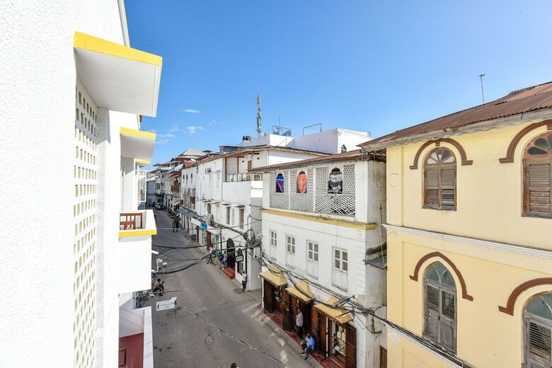 Tembo House Hotel