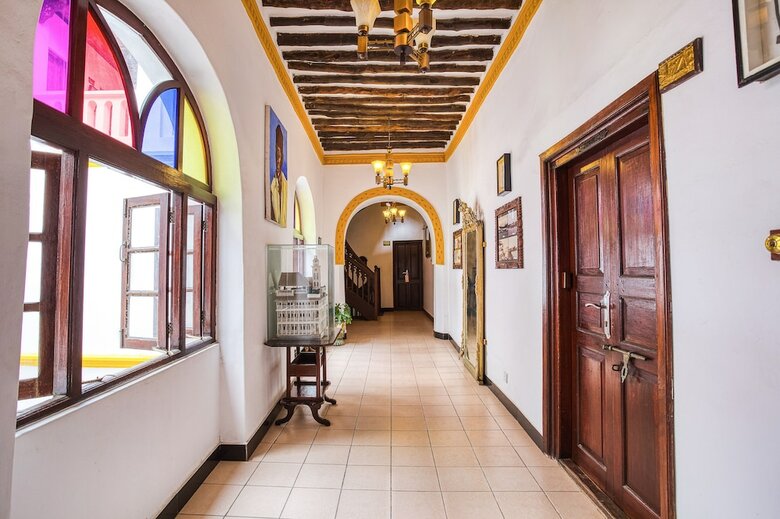Tembo House Hotel