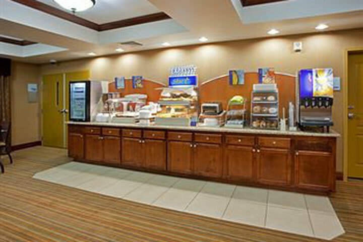 Holiday Inn Express Hotel & Suites Willows