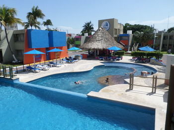 Suites Mediterr�neo Hotel