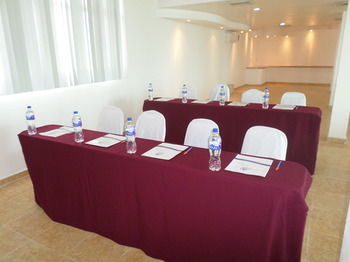 Suites Mediterr�neo Hotel