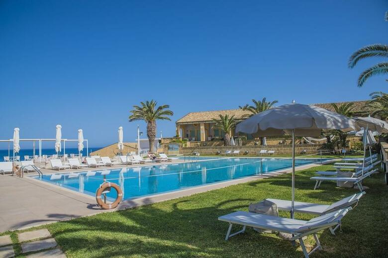 Hotel NH Venus Sea Garden