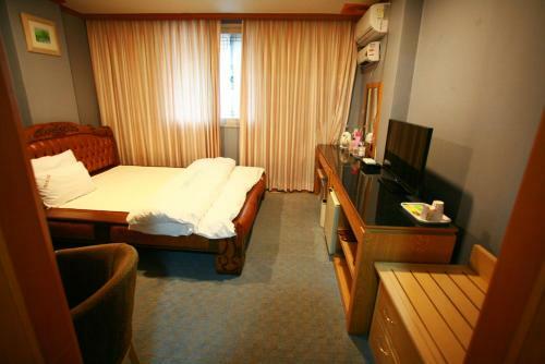 Gumi Metro Hotel