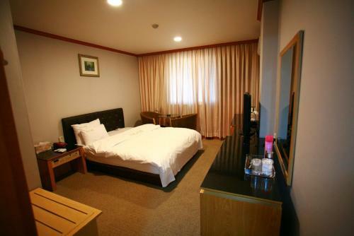 Gumi Metro Hotel
