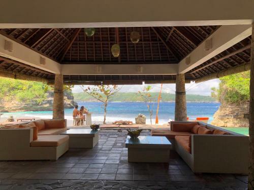 Villa Trevally