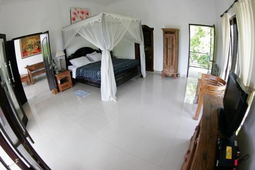 Hostal Padang Padang Surf Villa