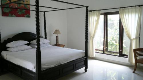 Hostal Padang Padang Surf Villa