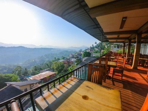 Hills Edge Hotel