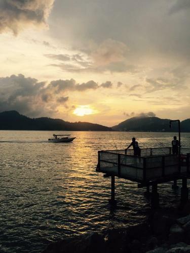 Rockbund Fishing Chalet