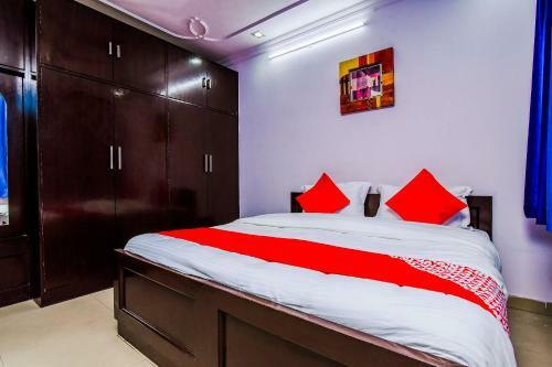 Oyo 18598 Hotel Satya Palace