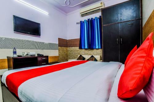 Oyo 18598 Hotel Satya Palace