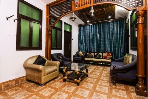 Oyo 18598 Hotel Satya Palace