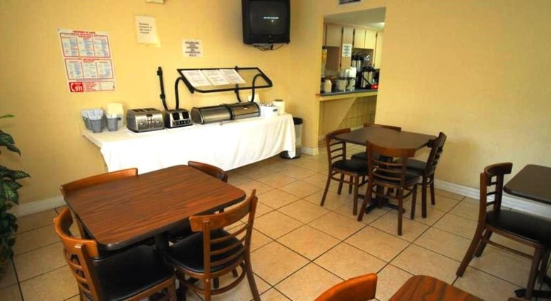 Hotel Howard Johnson Inn Lakefront