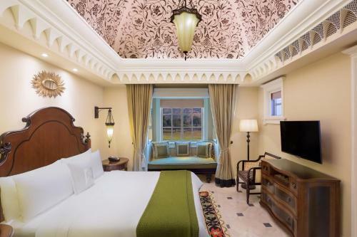Hotel Itc Grand Bharat, A Luxury Collection Retreat.