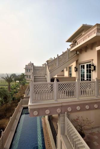 Hotel Itc Grand Bharat, A Luxury Collection Retreat.
