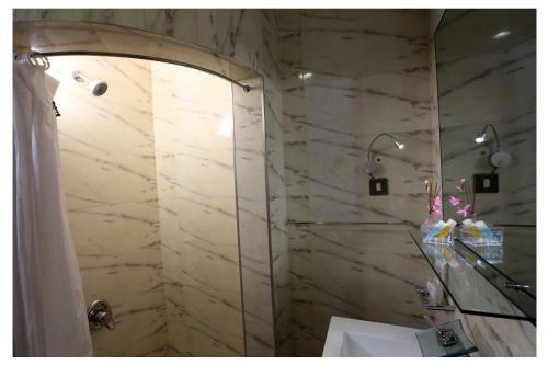 Apartamento Roomi Suites Hotel