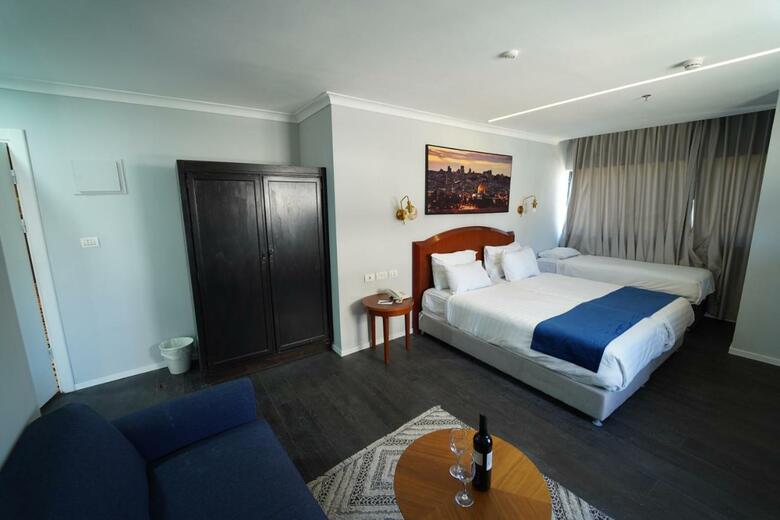 Shani Hotel