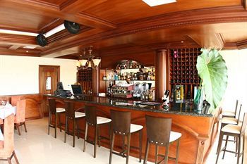Hotel Century Plaza (.)