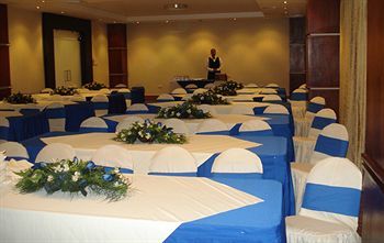 Hotel Century Plaza (.)