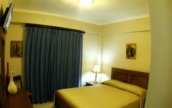 Hotel Century Plaza (.)
