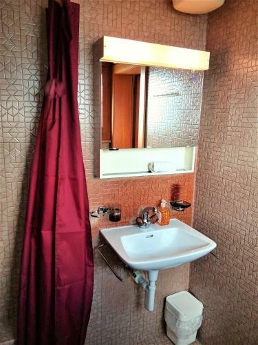 Bed & Breakfast Heidi-guesthouse-amden