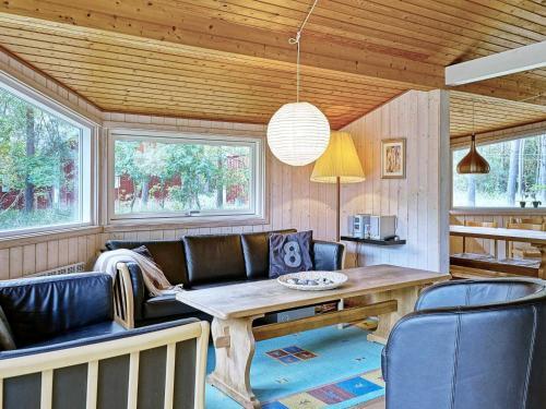 Three-bedroom Holiday Home In Aakirkeby 5