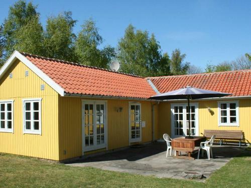 Three-bedroom Holiday Home In R�nne 2