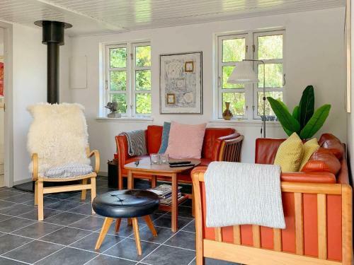 Three-bedroom Holiday Home In R�nne 2