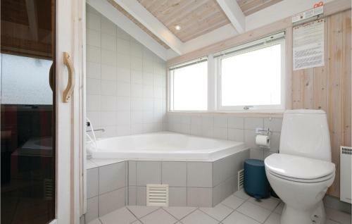 Three-bedroom Holiday Home �lb�k With A Fireplace 01