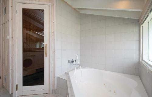 Three-bedroom Holiday Home �lb�k With A Fireplace 01