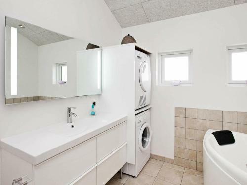 Three-bedroom Holiday Home In Brovst 33