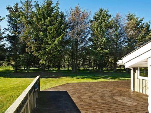 Three-bedroom Holiday Home In L�kken 62