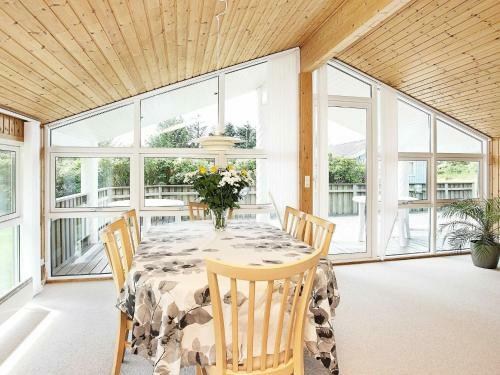Three-bedroom Holiday Home In L�kken 62