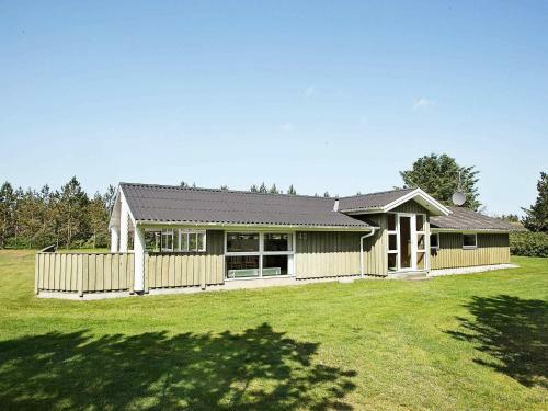 Three-bedroom Holiday Home In L�kken 62