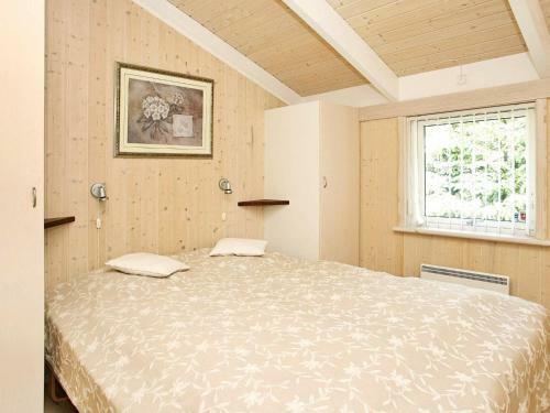 Three-bedroom Holiday Home In L�kken 52
