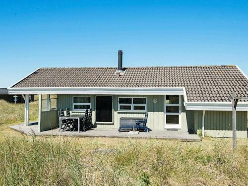 Three-bedroom Holiday Home In L�kken 18