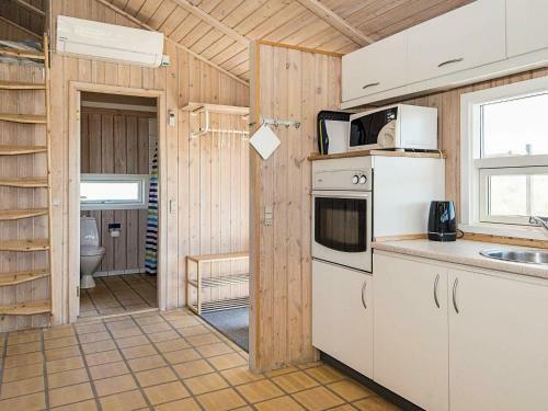 Three-bedroom Holiday Home In L�kken 18