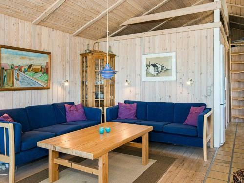 Three-bedroom Holiday Home In L�kken 18