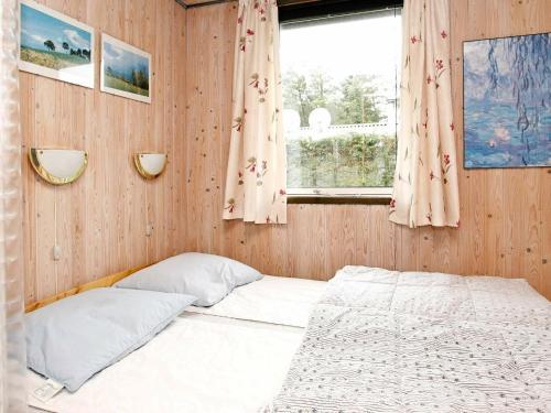 Three-bedroom Holiday Home In L�kken 41