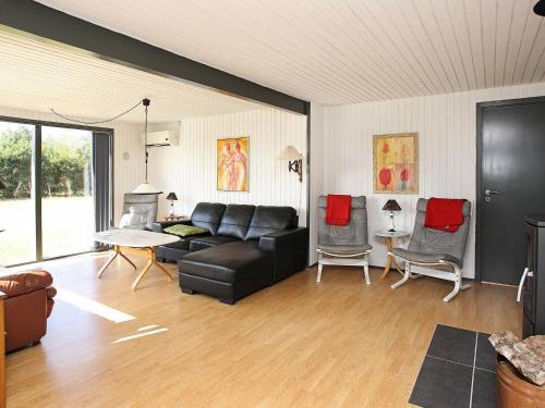 Four-bedroom Holiday Home In Fars� 3