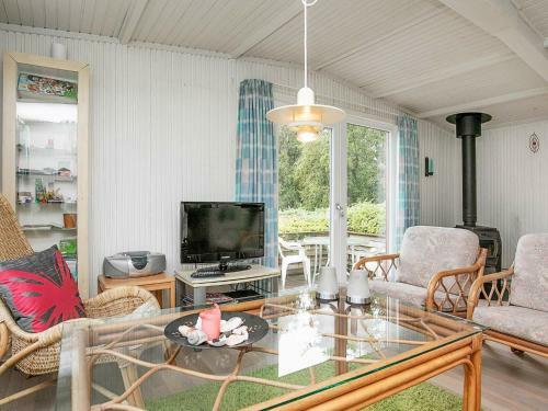 Three-bedroom Holiday Home In Roslev 4