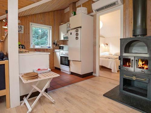 Three-bedroom Holiday Home In L�kken 74
