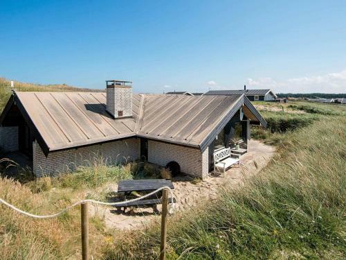 Three-bedroom Holiday Home In L�kken 70